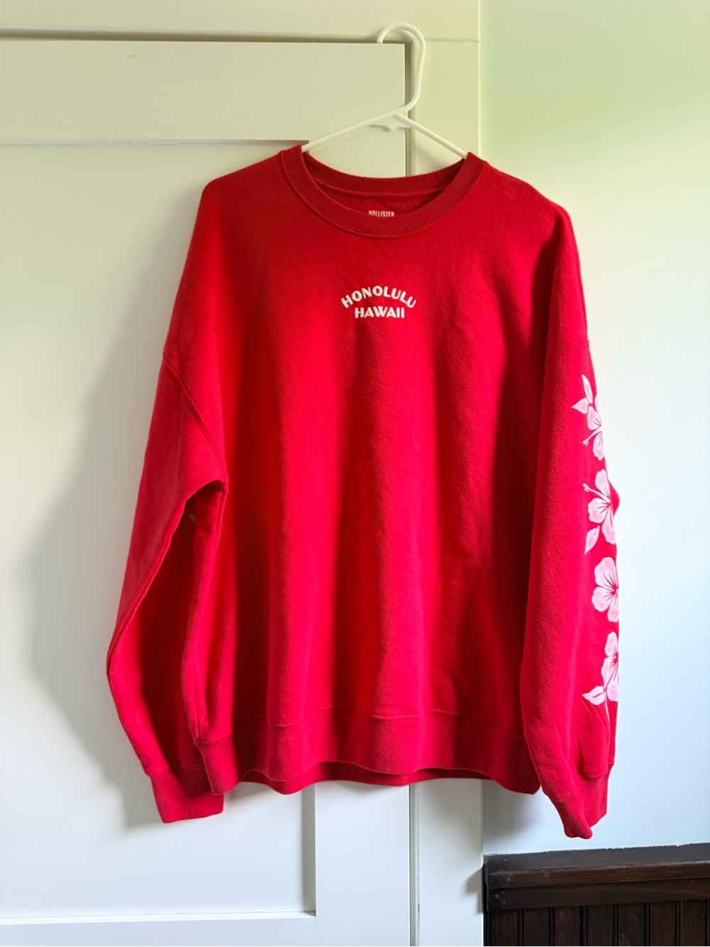 Hollister Red Honolulu Hawaii Graphic Crewneck Sweatshirt